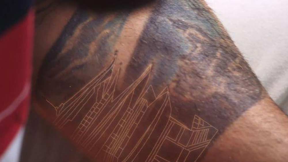 কোহালির বাঁ হাতে ‘দ্য মনাস্ট্রি’ নামে ট্যাটু রয়েছে শিবের ট্যাটুর পাশেই। এটি ২২ গজে মানসিক শান্তি দেয় তাঁকে। ব্যাট হাতে সাধনার প্রতীক এটা।