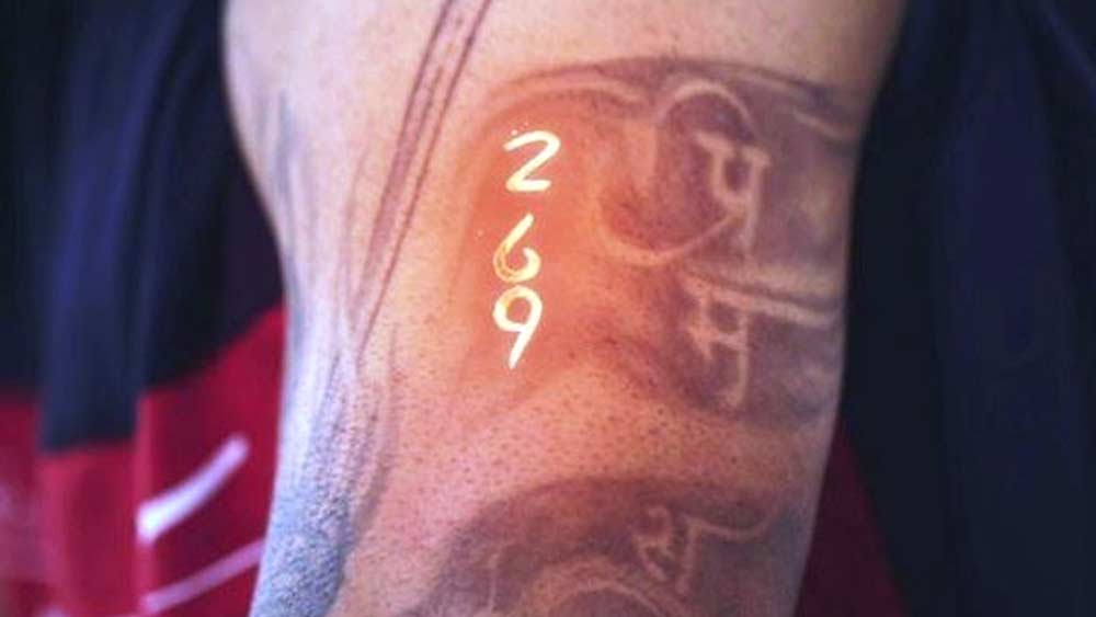 ২০১১ সালের জুনে ওয়েস্ট ইন্ডিজের কিংস্টনে টেস্টে অভিষেক ঘটেছিল কোহালির। তিনি হলেন টেস্টে ভারতের ২৬৯তম ক্রিকেটার। সেই সংখ্যাই লেখা রয়েছে এই ট্যাটুতে। যাকে বলা যায় ‘টেস্ট ক্যাপ নম্বর’ ট্যাটু।