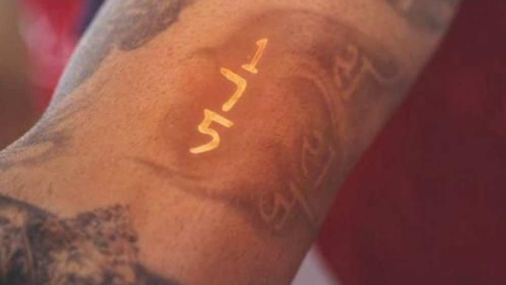 আন্তর্জাতিক ক্রিকেটে ২০০৮ সালে পা রেখেছিলেন কোহালি। ডাম্বুলায় শ্রীলঙ্কার বিরুদ্ধে ৫০ ওভারের ক্রিকেটে ঘটেছিল অভিষেক। তিনি হলেন এই ফরম্যাটে ১৭৫তম ভারতীয় ক্রিকেটার। সেই নম্বরই লেখা রয়েছে ‘ওডিআই ক্যাপ নম্বর’ নামের ট্যাটুতে।