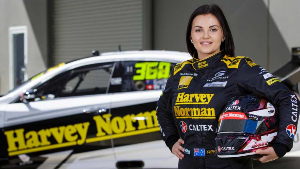 দু’বছর পরে রেনে সুপারকারস ডানলপ সিরিজে অংশ নেন। সেখানে তাঁর কাছে বশ মানে পল মরিস মোটরস্পোর্টসের মতো বাহন। সে বছরই সিমোনা দি সিলভেস্ট্রোর সঙ্গে জুটি বেঁধে অংশ নেন অস্ট্রেলিয়ার আইকনিক বাথার্স্ট ১০০০ সুপারকার রেসে।