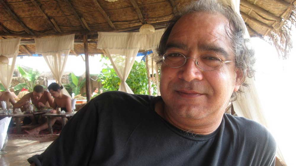 এ ব্যাপারে তিনি জানিয়েছেন, সাধারণ গাছ বনভূমির অংশ। সেই কাঠ দিয়ে বাড়ি বানাতে গেলে প্রচুর গাছ কাটতে হত। কিন্তু নারকেল গাছ সে অর্থে বনভূমির অংশ নয়। অনেকে বাড়িতেও নারকেল গাছের চাষ করেন। এই গাছ সাধারণত ৫০-৮০ বছরের বেশি বাঁচেও না।