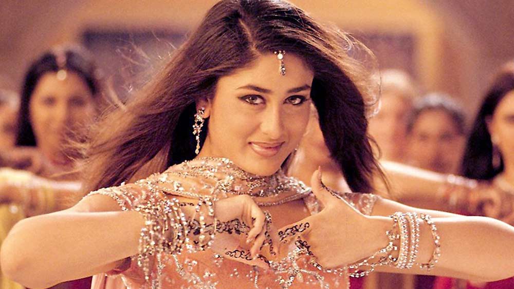 কেরিয়ারের শুরুতে এষার পর পর ছবি ফ্লপ করতে থাকে। অন্য দিকে তাঁর বান্ধবী করিনার কেরিয়ারও প্রথম দিকে নড়বড়ে ছিল, কিন্তু ‘কভি খুশি কভি গম’ ছবির সাফল্য তাঁকে পরিচিতি দেয়।