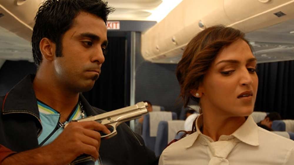 ২০০৮ সালে ‘হাইজ্যাক’ ছবিতে শেষ বারের মতো নায়িকা হিসেবে দেখা গিয়েছিল এষাকে। তার পর তিনি অভিনয় থেকে বড় বিরতি নেন। কারণ তাঁর কেরিয়ার মুখ থুবড়ে পড়েছিল। নায়িকা থেকে তিনি হয়ে গিয়েছিলেন সহনায়িকা।