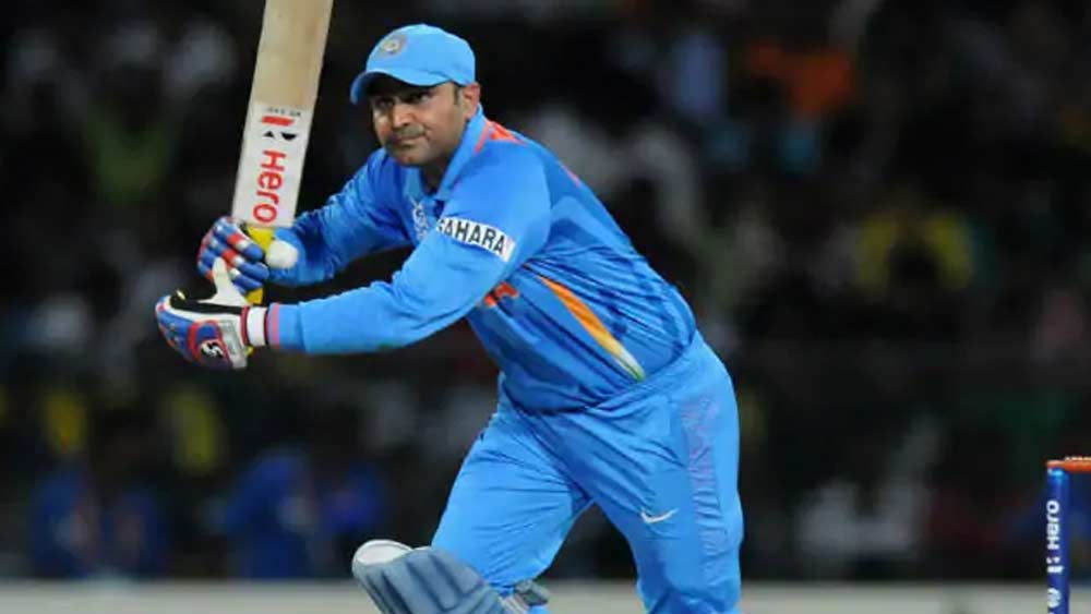 সেরা দশের তালিকায় পাঁচে বীরেন্দ্র সহবাগকে রেখেছেন শোয়েব। ২৫১ ম্যাচে ৩৫.০৫ গড়ে ৮২৭৩ রান, ১৫ সেঞ্চুরি ও ৩৮ হাফ সেঞ্চুরি রয়েছে তাঁর কেরিয়ারে। সর্বাধিক ২১৯। স্ট্রাইক রেট ১০৪.৩৩।