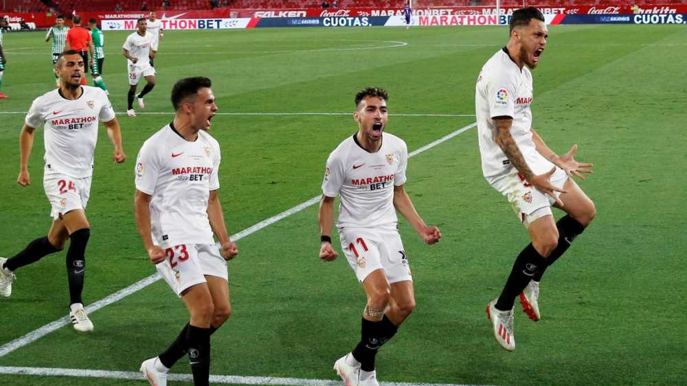 গোলের পরে উৎসব করার সময় সতীর্থদের সঙ্গে সম্পূর্ণ ভাবে বা যথাসম্ভব শারীরিক দূরত্ব বজায় রাখতে হবে। একে অন্যের সংস্পর্শে এসে উৎসব নিষিদ্ধ।