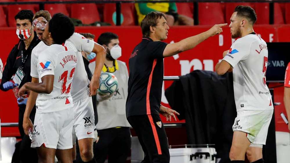 রিজার্ভ বেঞ্চে যাঁরা বসবেন, তাঁদের প্রত্যেকের গ্লাভস এবং মুখাবরণ পরা বাধ্যতামূলক। শুধু প্রথম দলের কোচকে এ ব্যাপারে ছাড় দেওয়া যেতে পারে।