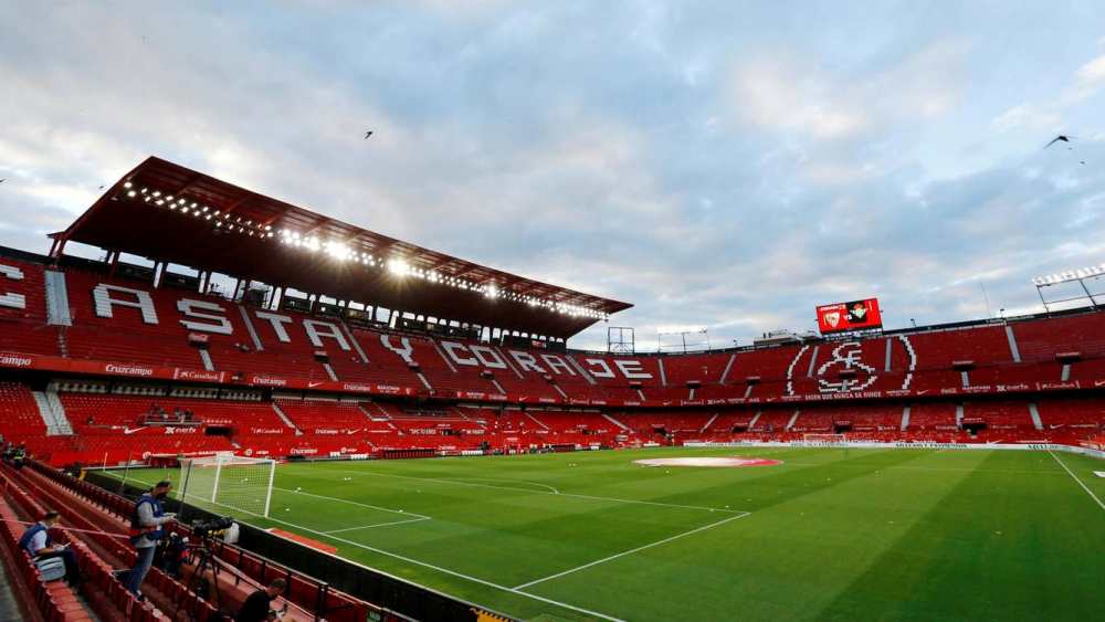 টসের সময়ে গা ঘেঁষাঘেঁষি করে দাঁড়ানো যাবে না। দুই অধিনায়ক, রেফারি— প্রত্যেকের মধ্যে ২ মিটারের ব্যবধান থাকবে। ছবিও তোলা যাবে না।