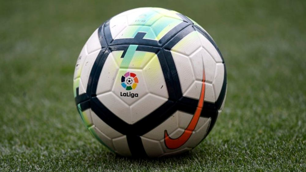 ম্যাচের পরে অনলাইন সাংবাদিক সম্মেলন হবে। ‘মিক্সড জোন’ (যেখানে ম্যাচের পরে ফুটবলারদের সঙ্গে কথা বলতে পারেন সাংবাদিকেরা) বলে কিছু থাকবে না।