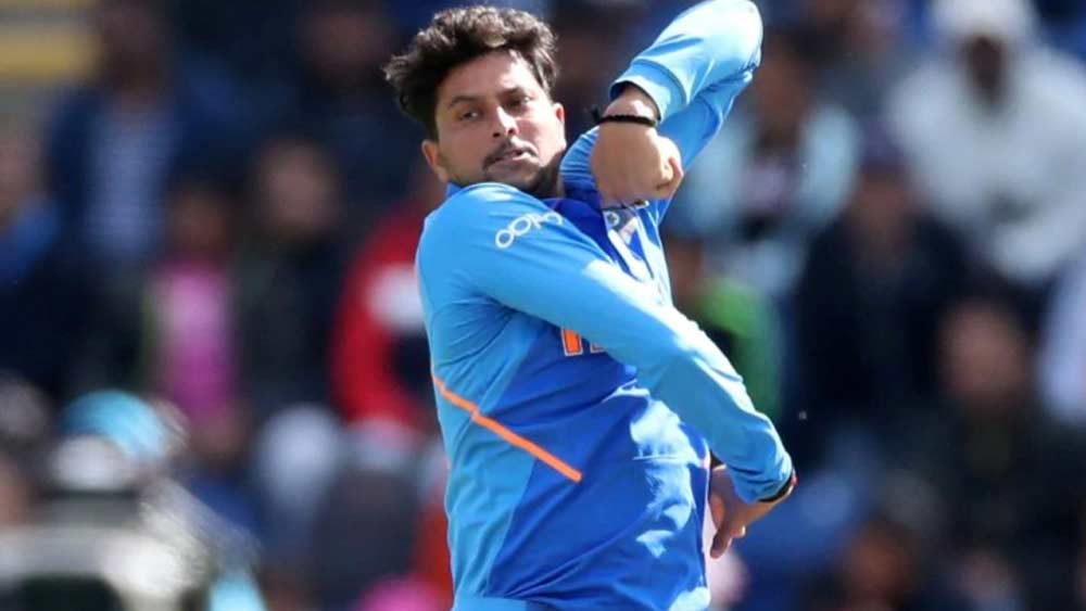 চায়নাম্যান কুলদীপ যাদবকে দ্বিতীয় স্পিনার হিসেবে দলে রেখেছেন আজম। ২১ টি-টোয়েন্টিতে ৩৯ উইকেট নিয়েছেন এই বাঁ-হাতি স্পিনার। ২৪ রানে পাঁচ উইকেট তাঁর সেরা বোলিং। গড় ১৩.৭৬, স্ট্রাইক রেট ১১.৬, ইকনমি রেট ৭.১১।