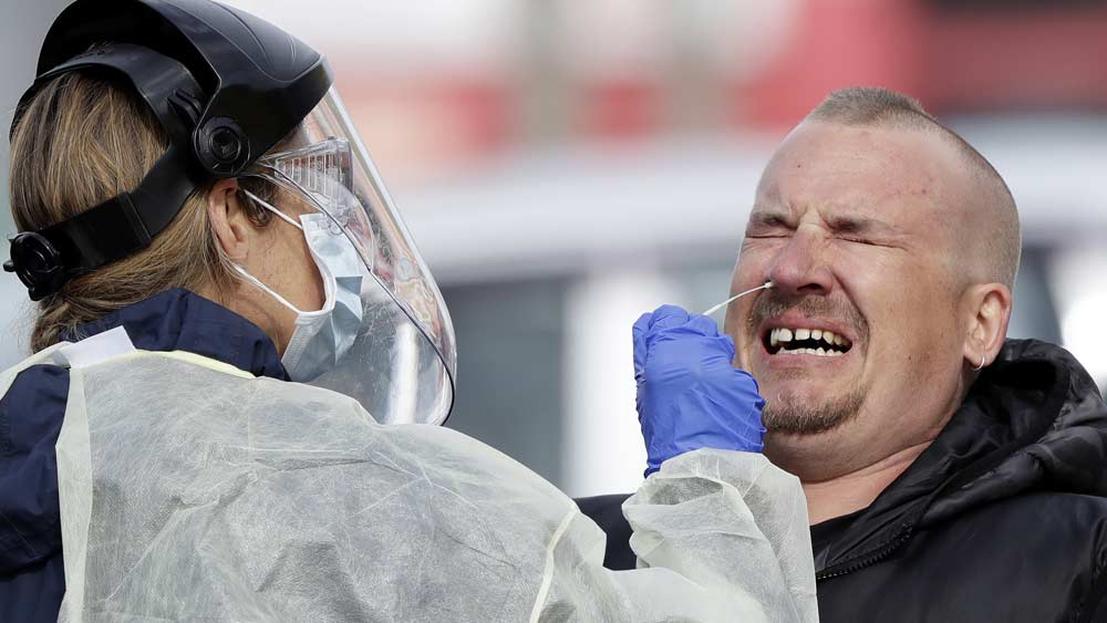 নিউজিল্যান্ড সরকারের পরিসংখ্যান অনুযায়ী, সেখানে কোভিড আক্রান্ত হয়েছিলেন ১১৫৪ জন। পরীক্ষায় নেগেটিভ এলেও কোভিডে সম্ভাব্য আক্রান্তের সংখ্যা ছিল আরও ৩৫০ জন। সব মিলিয়ে এই ১৫০৪ জনের মধ্যে সুস্থ হয়ে উঠেছেন ১৪৮২ জন। মারা গিয়েছেন ২২ জন।