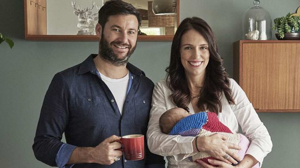 ২০১২ সালে চলচ্চিত্র সঞ্চালক ক্লার্ক গেফোর্ডের সঙ্গে আলাপ হয় জেসিন্ডার। দু’জনে দীর্ঘ দিন লিভ ইন সম্পর্কে আছেন। ২০১৮ সালের জানুয়ারি মাসে জন্ম হয়েছে তাঁদের একমাত্র কন্যাসন্তানের।