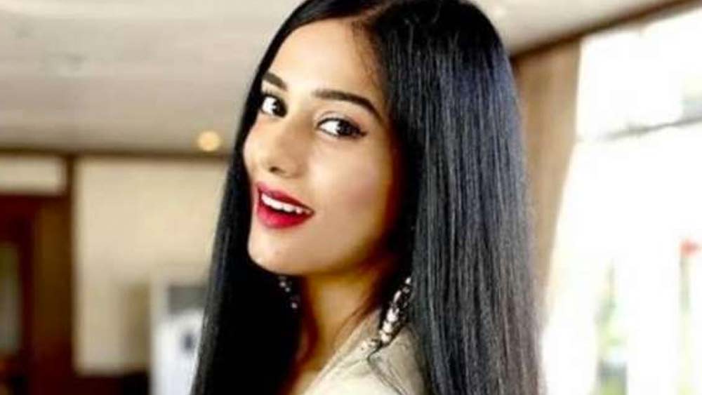 সে কারণে তাঁর কেরিয়ার দীর্ঘ হয়নি বলে মনে করেন অভিনেত্রী। কিন্তু কোনও কারণেই নিজের মূল্যবোধের সঙ্গে আপস করতে চাননি তিনি। শুটিঙের আগে চরিত্র সম্বন্ধে না জেনে রাজি হননি কোনও ছবির জন্যেই।  চরিত্র নিয়ে অস্পষ্টতা ছিল বলে ফিরিয়ে দিয়েছেন শ্যাম বেনেগালের মতো পরিচালককেও।