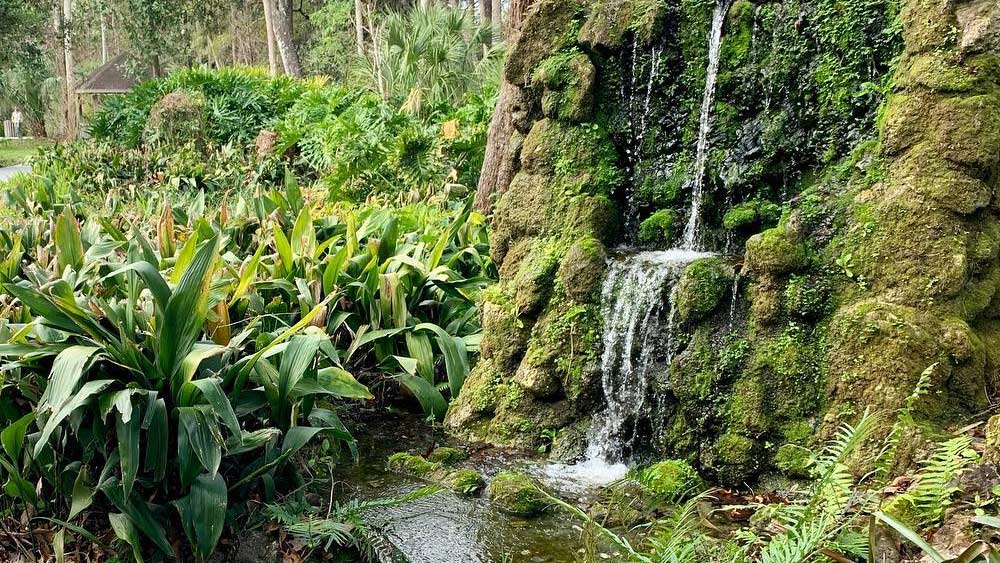 ২০১০-এর জনগণনা অনুসারে, সেখানকার জনসংখ্যা মাত্র ১৩ জন! জনসংখ্যা এত কম হলেও পর্যটকের আনাগোনা লেগেই থাকত এই শহরে।