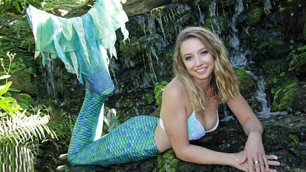 তবে দর্শককে সব থেকে বেশি আকৃষ্ট করত উইকি ওয়াচি স্প্রিংয়ে হওয়া মৎস্যকন্যাদের অনুষ্ঠান। মৎস্যকন্যাদের দেখতে প্রতি দিন পর্যটকদের ভিড় ছিল চোখে পড়ার মতো।