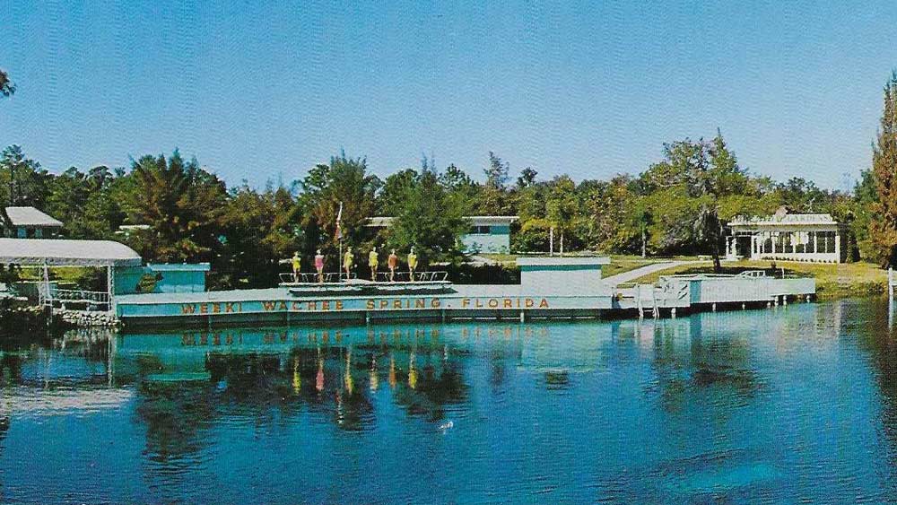 ওই ওয়াটার পার্কে প্রথম অনুষ্ঠান হয় ১৯৪৭-এর ১৩ অক্টোবর। তার পর থেকেই সেখানে চলে আসছে ওই অনুষ্ঠান।