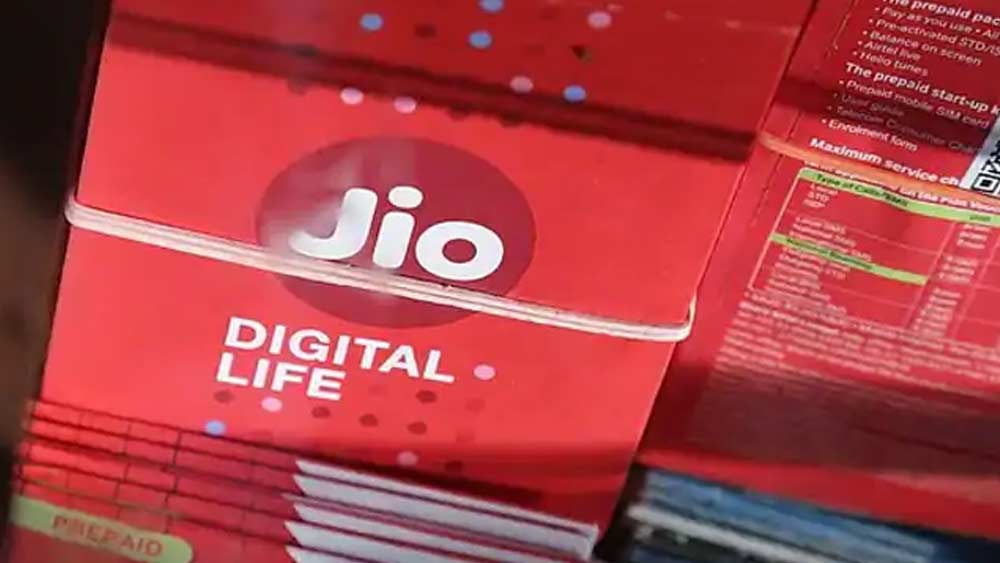 করোনা অতিমারির পরিস্থিতিতে মনোজের লক্ষ্য এখন ডিজিটাল বিজনেস। যাতে মহামন্দার হাত থেকে রক্ষা করা যায় সংস্থাকে। কিন্তু ভবিষ্যতের জন্য তাঁদের পরিকল্পনা কী?