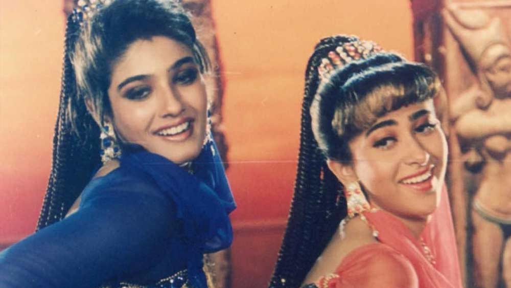 দুই অভিনেত্রীর মধ্যে সম্পর্কটা যখন বেশ ঘোরালো হয়ে উঠেছে, সেই সময়ই একই ছবিতে অভিনয়ের প্রস্তাব পান রবিনা-করিশ্মা।