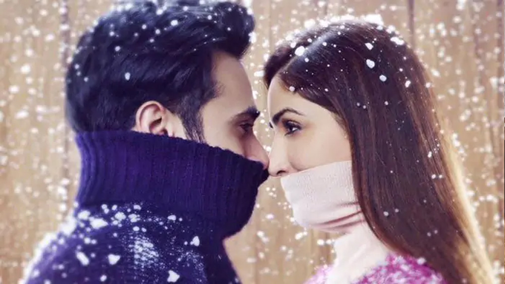 একসঙ্গে সময় কাটানোর পাশাপাশি ছবির সেটে পুলকিতের জন্য বাড়িতে রান্না করা খাবারও নিয়ে যেতেন ইয়ামি। দাম্পত্যে তৃতীয় কোণের উপস্থিতি মানতে পারেননি শ্বেতা। পুলকিতকে ছেড়ে চলে যান সলমন খানের পাতানো বোন শ্বেতা।