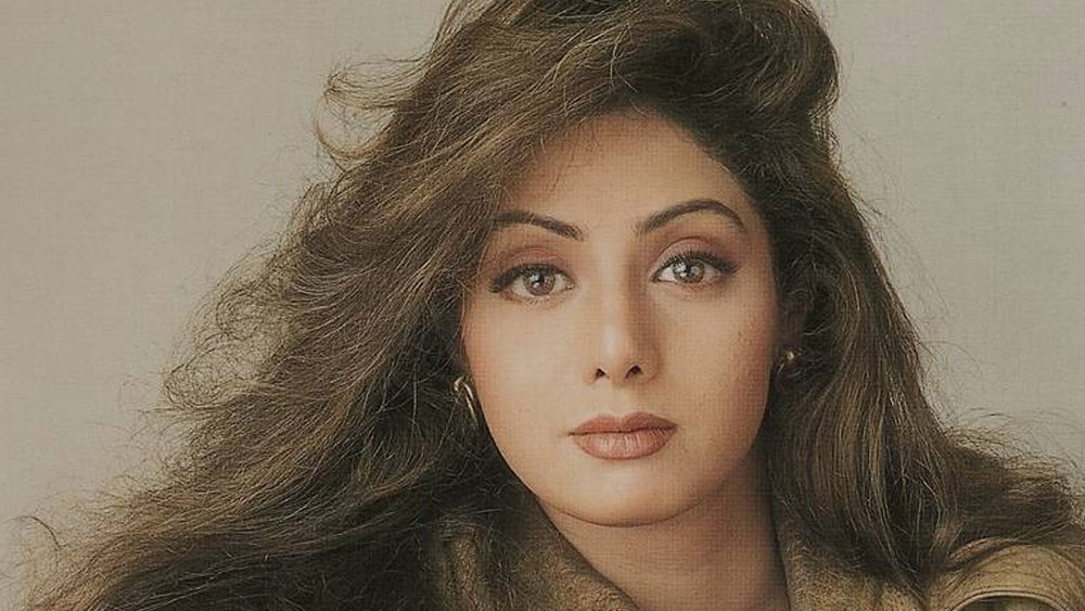 শ্রীদেবী: ২০১৮-এর ২৪ ফেব্রুয়ারি মারা যান শ্রীদেবী। দুবাইয়ের এক সাততারা হোটেলের বাথটব থেকে অচৈতন্য অবস্থায় উদ্ধার করা হয় তাঁকে। হাসপাতালে নিয়ে গেলে ডাক্তাররা মৃত বলে ঘোষণা করেন। পোস্টমর্টেম রিপোর্টে লেখা ছিল, জলে ডুবে মৃত্যু।