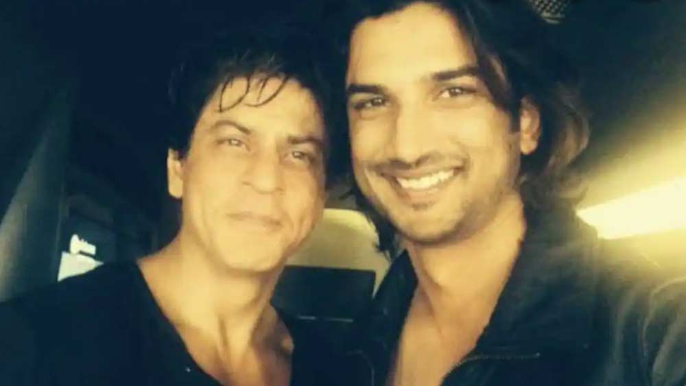 বলিউডে সুশান্ত-ই প্রথম নায়ক, যিনি চাঁদের জমি কিনেছেন। শাহরুখ খানকে চাঁদে এক খণ্ড জমি উপহার দিয়েছেন তাঁর অনুরাগী।