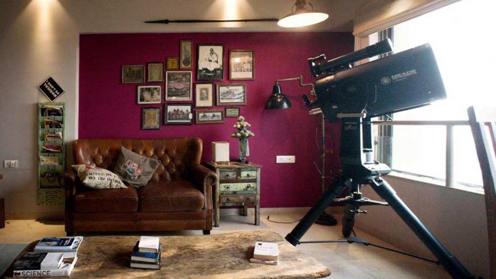 টেলিস্কোপে চোখ রেখে সময়-সফর করতেন সুশান্ত। শনির বলয়, বৃহস্পতির চাঁদ পেরিয়ে পাড়ি দিতেন অন্তহীন ছায়াপথ বেয়ে।