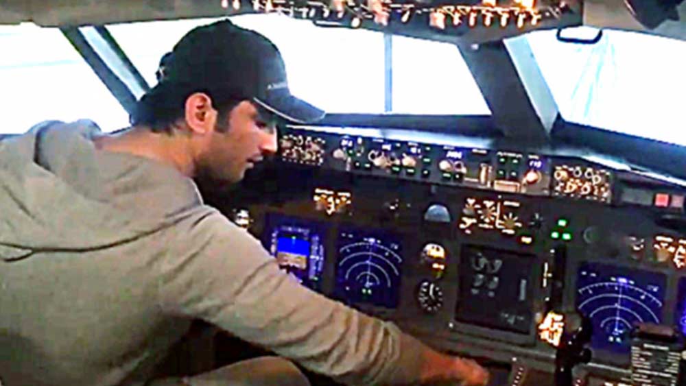 জীবনকে আকণ্ঠ পান করে ভালবাসতেন স্বপ্নের উড়ানে পাড়ি দিতে। তিনি কিনেছিলেন দুর্মূল্য ফ্লাইট স্টিমুলেটর। সাধারণত এই স্টিমুলেটর পাইলটদের প্রশিক্ষণের কাজে লাগানো হয়।