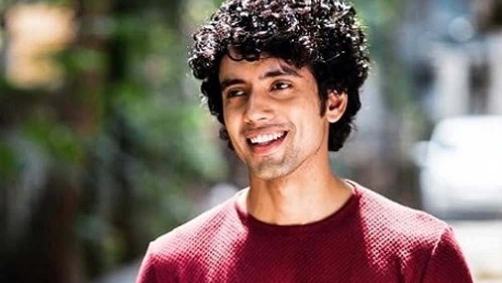 বাবা মায়ের সঙ্গে দিশা থাকতেন মুম্বইয়ের দাদারে। গত ৮ জুন রাতে তিনি কয়েক জন বন্ধুবান্ধবদের সঙ্গে গিয়েছিলেন মালাড ওয়েস্টের একটি ফ্ল্যাটে। ফ্ল্যাটের মালিক দিশার প্রেমিক, অভিনেতা রোহন রাই।