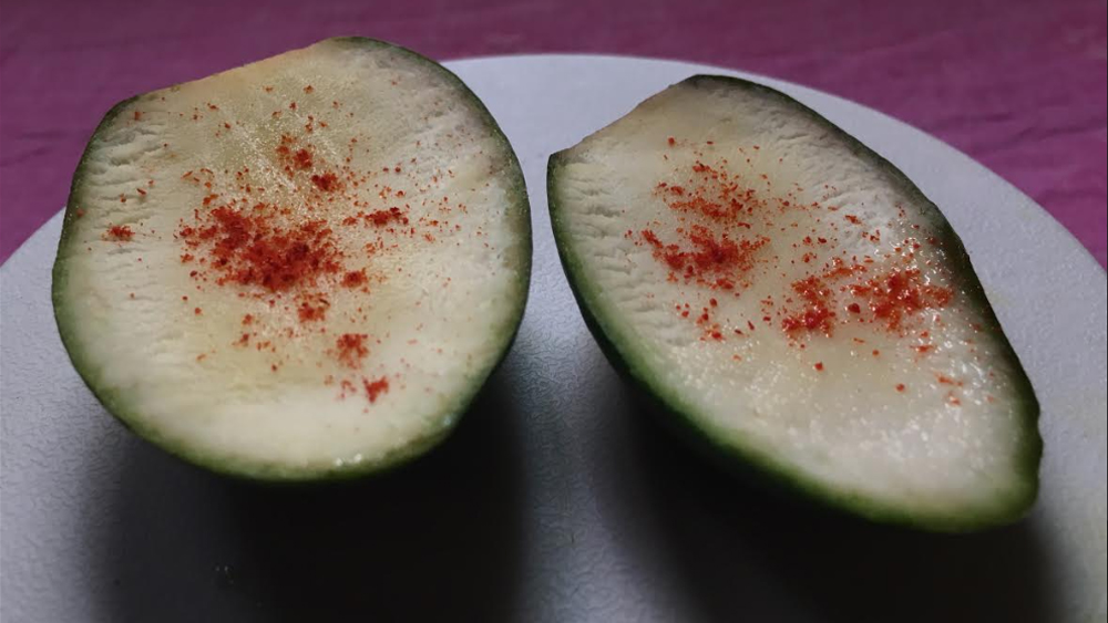 কলেজে পৌঁছে নতুন ক্যামেরা পেয়ে ছবির সঙ্গে নিবিড় সখ্য আরও গাঢ় হয় স্বস্তিকের। দেশ-বিদেশের ফোটোগ্রাফারদের ছবি, তাঁদের ছবি নিয়ে পড়াশোনা করতে করতে ভিজুয়ালের প্রতি আরও ঝোঁক চেপে বসে। যাদবপুরে মাস কমিউনিকেশন নিয়ে পড়াশোনার সময় সেই নেশাকে পেশা করে নেওয়ার দিকে এগোন স্বস্তিক।