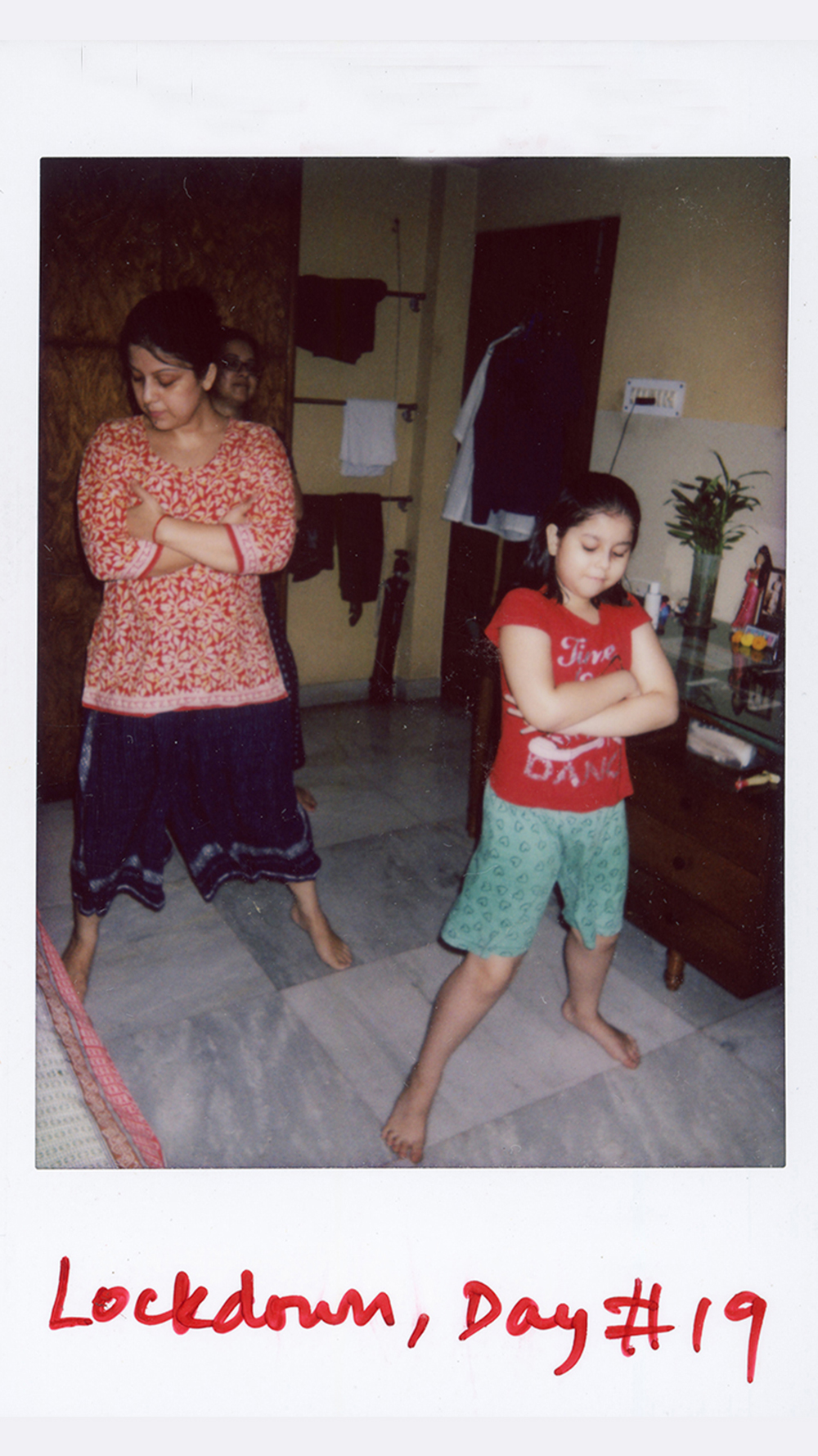 নিজের কাজে নিজেকেই প্রতিদ্বন্দ্বী মনে করেন অনিন্দ্য। দেশ-বিদেশের নানা প্রকাশনায় তাঁর তোলা ছবি ইতিমধ্যেই ঠাঁই পেয়েছে। তসবির, আর্টস ইলাস্ট্রেটেড-ইন্ডিয়া, এফ স্টপ, একুয়েটর, আইপিএ— কী নেই সে তালিকায়! কলকাতার সিয়াগুল, বিড়লা অ্যাকাডেমি তো বটেই, ডাক পেয়েছেন নিউ ইয়র্কের এগ্‌জিট আর্ট গ্যালারি থেকেও।