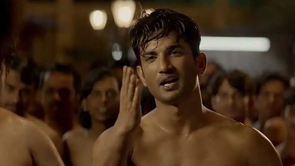 আরবসাগরের নোনা বাতাসে এতটাই তীব্র স্বজনপোষণের রাজনীতির অঙ্ক, যে ‘ছিছোড়ে’ বক্সঅফিসে সুপারহিট হওয়ার পরেও নাকি সুযোগ হাতছাড়া হয়েছে সুশান্তের।