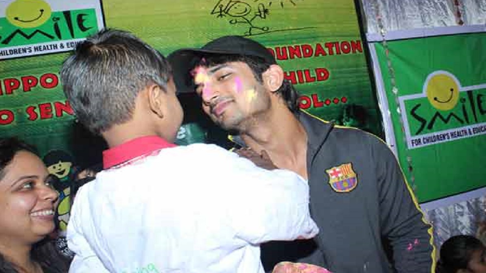 মহাকাশের প্রতি সুশান্তের ভালোবাসার কথা কারও অজানা নয়। ছোটদের মহাকাশ সম্পর্কে শিখতে সাহায্য করতে চেয়েছিলেন তিনি। নিজে মর্স কোড শিখতে চেয়েছিলেন। কোনও টেনিস তারকার সঙ্গে একটি ম্যাচ খেলার ইচ্ছে ছিল তাঁর। চারটি তালি দিয়ে পুশ আপও করতে চেয়েছিলেন।