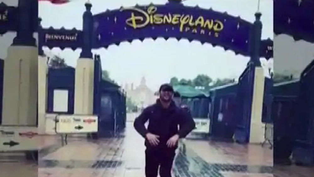 গত বছর অক্টোবরেই ডিজনিল্যান্ড যাওয়ার স্বপ্ন পূরণ করেন সুশান্ত। তার আগে সেপ্টেম্বরের শেষে জলের নীচ দিয়ে বয়ে যাওয়া প্রাকৃতিক ভাবে সৃষ্ট নদীতে সাঁতারও কাটেন।