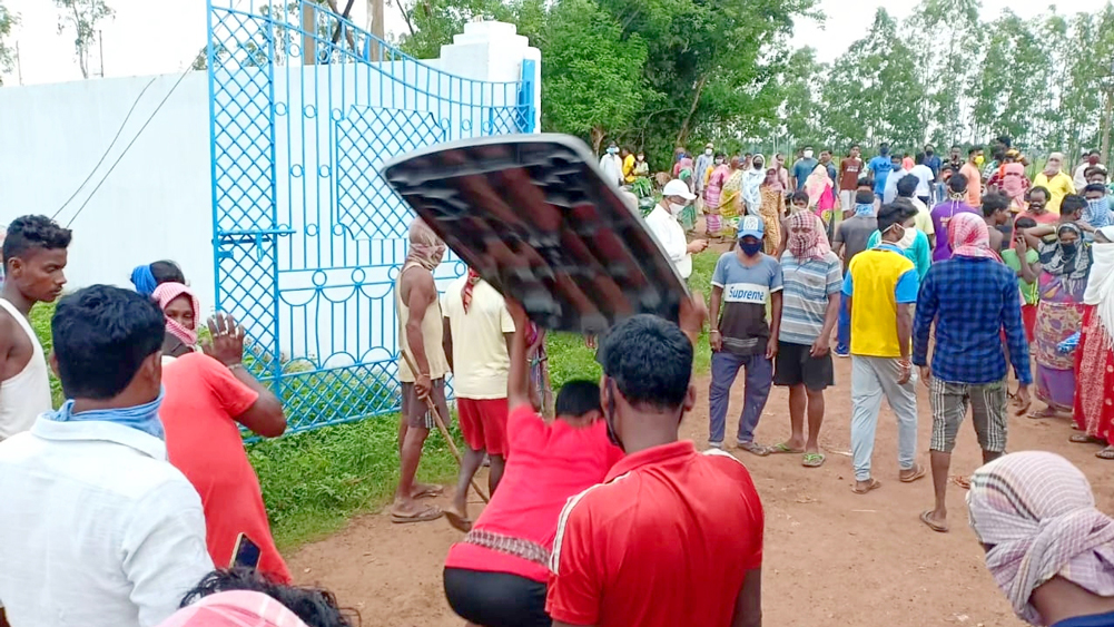 Protest for making the dumping ground a Coffin