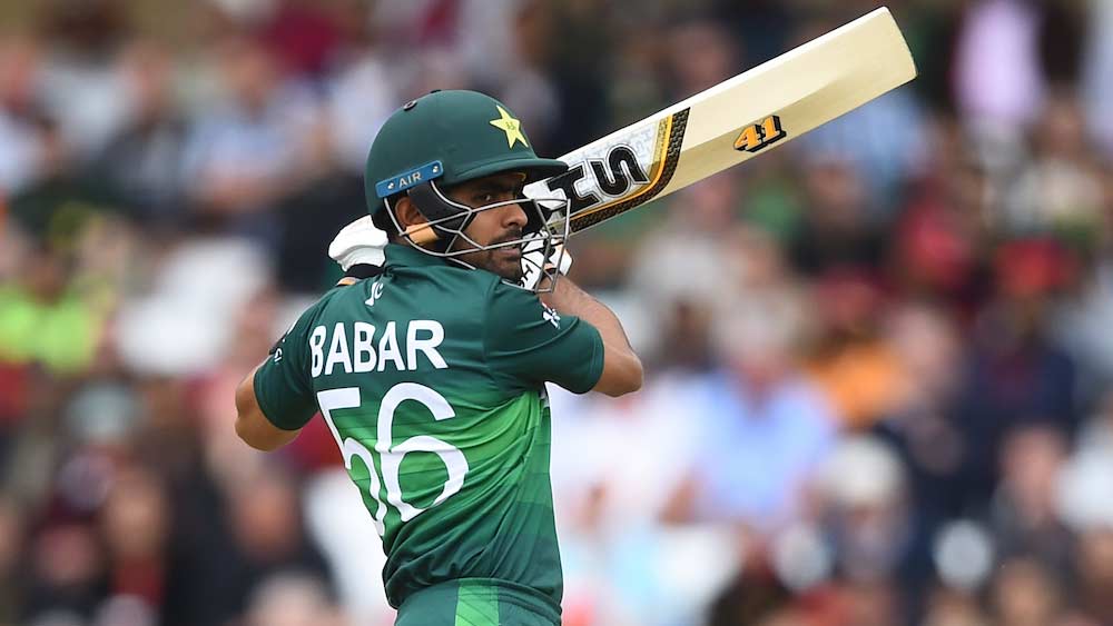 চারে পাকিস্তানের বাবর আজমকে রেখেছেন ব্র্যাড হগ। সদ্য এই ফরম্যাটে পাকিস্তানের অধিনায়ক নির্বাচিত হয়েছেন তিনি। গত বছর ১০৯২ রান এসেছিল তাঁর ব্যাটে। বাবর আজমের প্রতিভায় মুগ্ধ ক্রিকেটমহল। তাঁকে ইতিমধ্যেই কোহালির সঙ্গে তুলনা করা হচ্ছে।