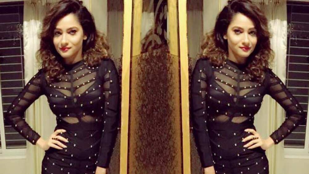 নিজের কেরিয়ারের সেরা সময়ে অঙ্কিতা ছিলেন টেলিভিশনের সর্বোচ্চ পারিশ্রমিক প্রাপ্ত অভিনেত্রীদের মধ্যে অন্যতম। অনেক দিন ধরেই তাঁর সিনেমায় অভিনয় করা নিয়ে জল্পনা শোনা যাচ্ছিল।