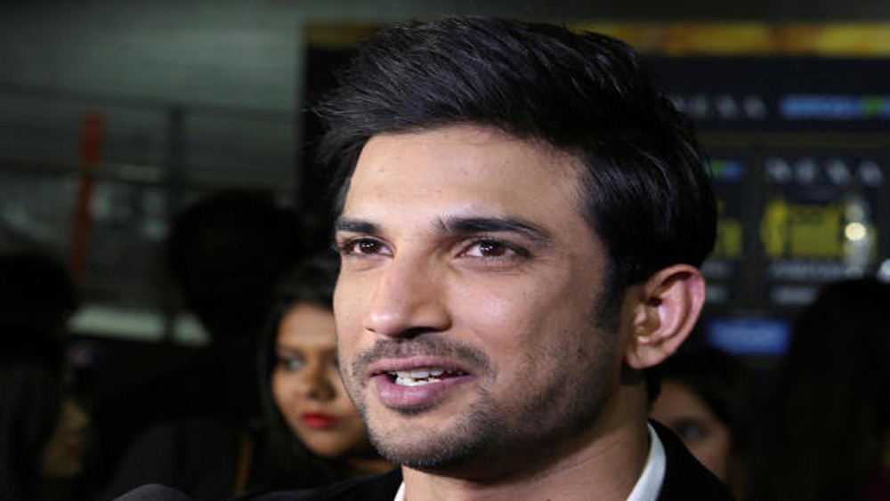 আনন্দ গাঁধীর ছবি ‘ইমার্জেন্সি’ছবিতে অভিনয় করার কথা ছিল ইরফানের খানের। প্রথমে অভিনেতার অসুস্থ হওয়া, তারপর তাঁর মৃত্যু। ফলে আটকে যায় ছবির কাজ।