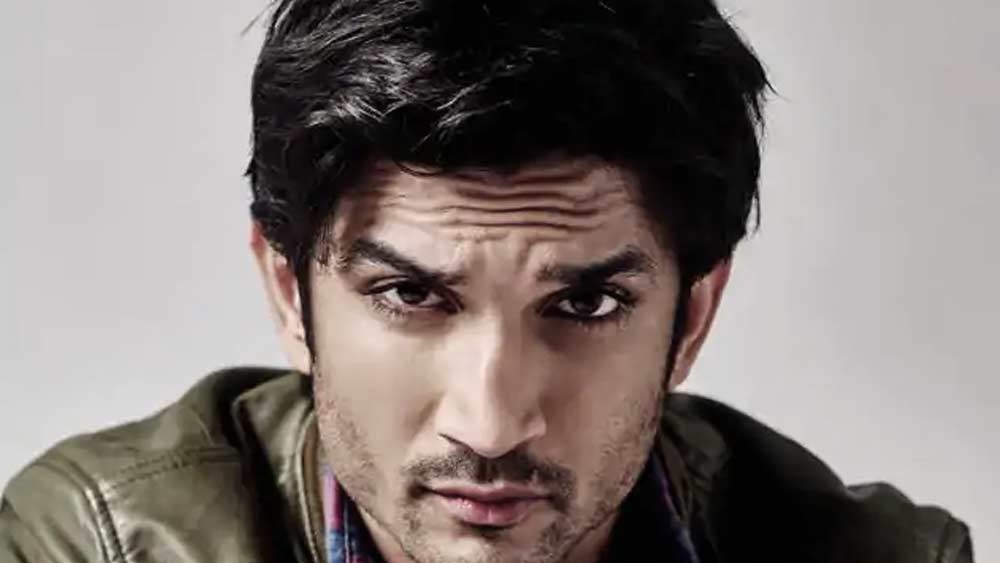 এর পর এই ছবিতে অভিনয়ের জন্য বলা হয় সুশান্ত সিংহ রাজপুতকে। এ বার তাঁর অকালপ্রয়াণে আরও একবার অথৈ জলে ছবির পরিকল্পনা।