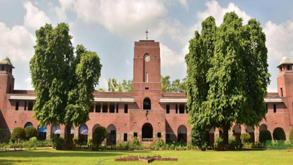 সিমলার আর্মি পাবলিক স্কুল থেকে পড়াশোনার পরে গরিমা অর্থনীতি নিয়ে পড়তেন দিল্লির সেন্ট স্টিফেন্স কলেজে। স্নাতক হওয়ার পরে ইচ্ছে ছিল আমলা হওয়ার। স্বপ্নপূরণে গরিমা সিভিল সার্ভিসের প্রস্তুতি নিচ্ছিলেন। পাশাপাশি আংশিক সময়ের জন্য কাজ করছিলেন একটি বহুজাতিক সংস্থায়।