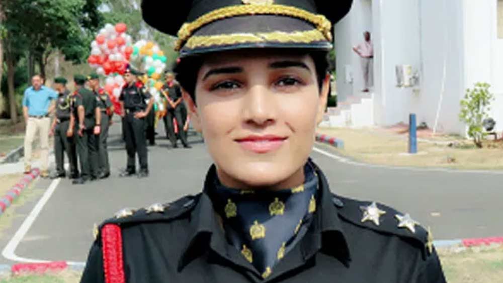 ধাপে ধাপে সব বাধা পেরিয়ে গরিমা গত বছর, যোগ দেন ভারতীয় সেনাবাহিনীতে। এখন তিনি কর্মরত লেফটেন্যান্ট পদে।