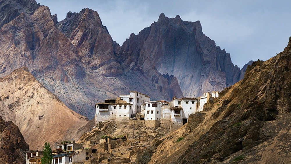 ১৮৯২-তে চার্লস মারে (সেভেন্থ আর্ল অব ডানমোর) এবং ব্রিটিশ সেনাবাহিনীর এক লেফটেন্যান্ট কর্নেলের সঙ্গে অভিযানে বেরিয়ে পড়েন গুলাম রসুল। আর গলওয়ান নদীর নামকরণের কাহিনির সূত্রপাত সেই অভিযান দিয়েই। তখন গুলাম রসুলের বয়স মাত্র ১৪। ওই অভিযাত্রী দলটির লক্ষ্য ছিল, আজ যেটা গলওয়ান নদী তার উৎস খুঁজে বের করা।