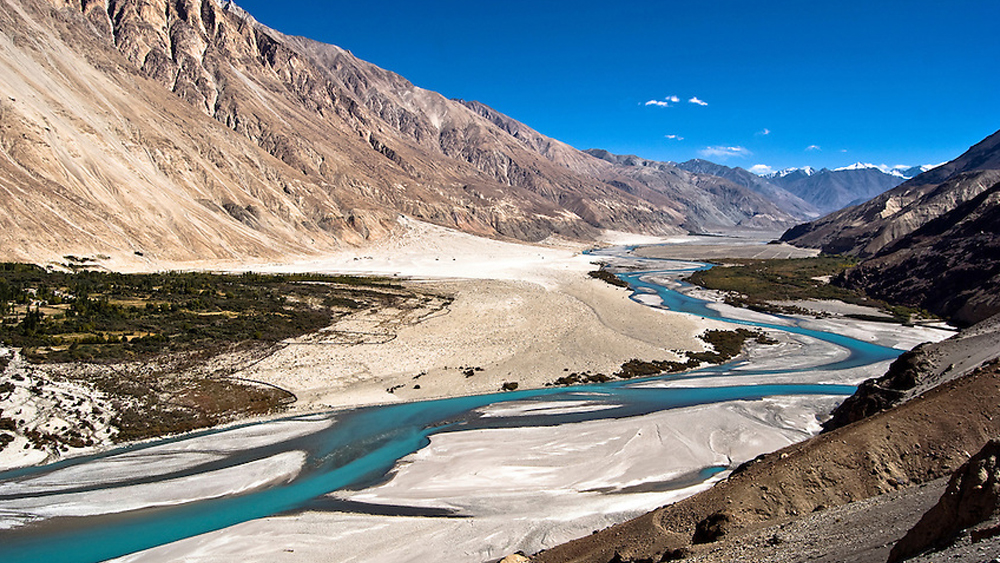 রসুলের দেখানো রাস্তায় এসে একটি নদীর তীরে পৌঁছয় ওই অভিযাত্রী দলটি। ১৪ বছরের ওই কিশোর রসুলের গুণে অভিযাত্রী দলের নেতা চার্লস মারে এতটাই মুগ্ধ হন যে ওই নদীর নামকরণ করেন ‘গলওয়ান নালা’। আর তার পর থেকে ওই উপত্যকা ও নদী গলওয়ান নামেই পরিচিত।