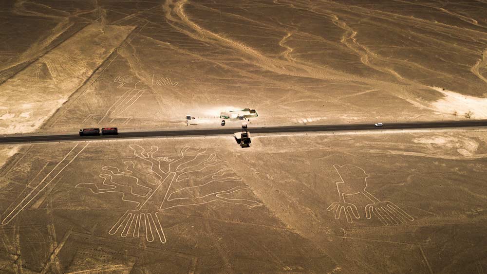 নাজকা মালভূমি জুড়ে অঙ্কিত এ সব ভূচিত্রগুলো এতো বিশাল যে, আকাশ থেকে না দেখলে সেগুলোর অবয়ব বোঝা যায় না।