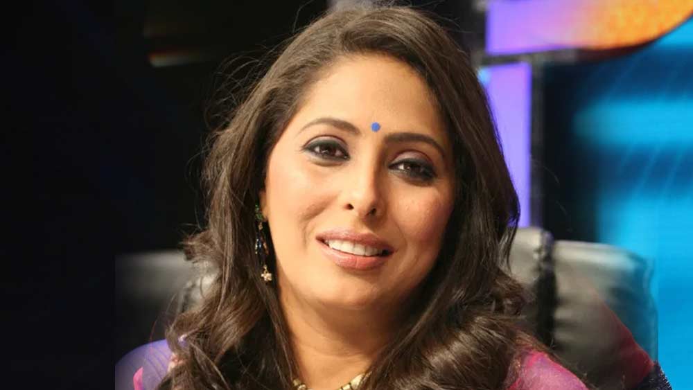 ১৯৭৩ সালের ৫ জুলাই গীতার জন্ম। ছোট থেকেই ভালবাসতেন নাচতে। শিখতেনও নিয়মিত। কিন্তু তথাকথিত নৃত্যশিল্পী হওয়ার ইচ্ছে কোনওদিনই ছিল না তাঁর। তিনি চেয়েছিলেন আকাশ ছুঁতে। বিমানসেবিকা হওয়ার ইচ্ছে ছিল তাঁর।