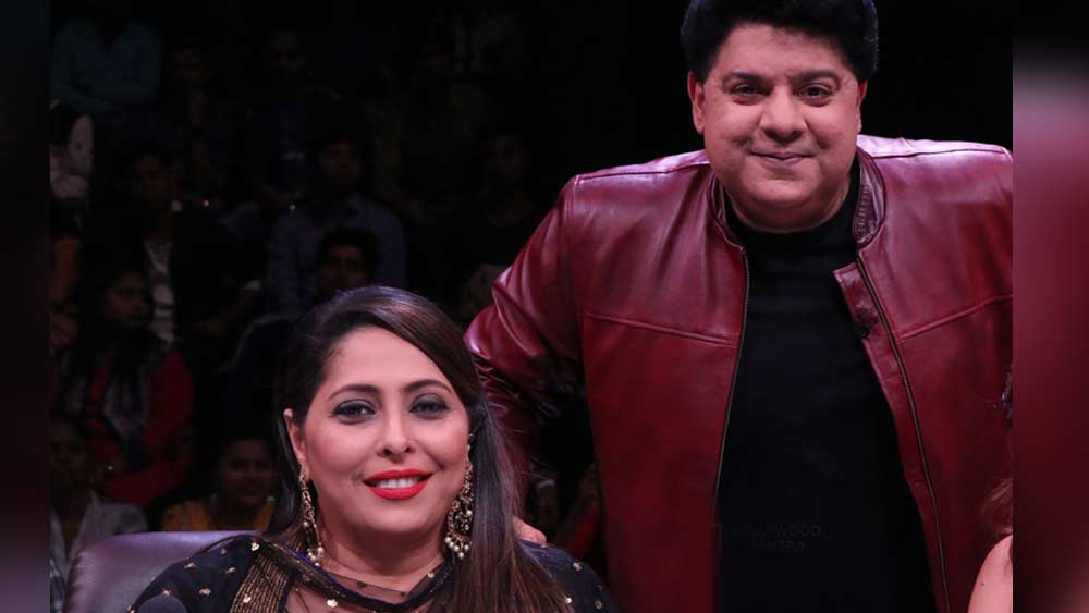 এরই মধ্যে ফারাহর ভাই সাজিদ খান প্রেমপ্রস্তাব দেন গীতাকে। কিন্তু গীতা তা ফিরিয়ে দেন। শুধু সাজিদ খানই নন, ইন্ডাস্ট্রির অনেক নামি দামি পরিচালক, অভিনেতাও তাঁকে বিয়ে করার ইচ্ছে প্রকাশ করেন। কিন্তু সেখানেও সটান না বলে দেন গীতা কপুর। তিনি চেয়েছিলেন নিজের কেরিয়ার সাজাতে, আরও পোক্ত করতে।