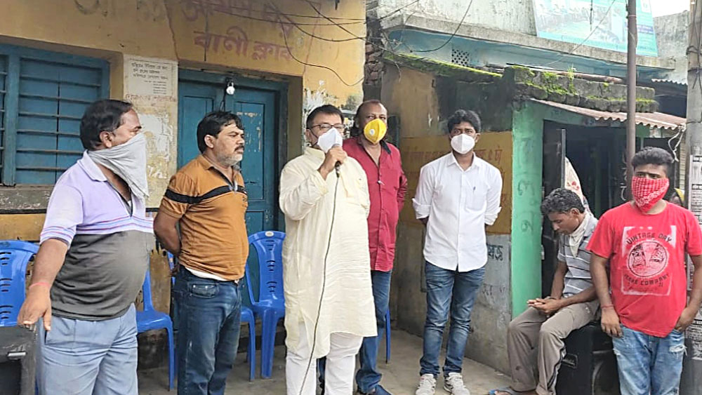 CoronaVirus in WestBengal: TMC Leader is allegedly attacked by migrant labourers