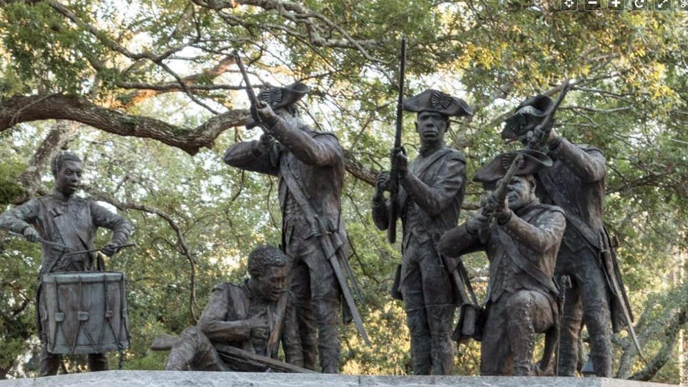 সে রকমই এক শহর হল আমেরিকার চ্যাথাম কাউন্টির সাভান্না। আমেরিকার দক্ষিণ-পূর্ব উপকূলের কাছে অবস্থিত এই শহরে রয়েছে প্রাচীন স্থাপত্যের নিদর্শন। শুধু তাই নয়, মনোরম প্রাকৃতিক পরিবেশও এখানকার অন্যতম আকর্ষণ।