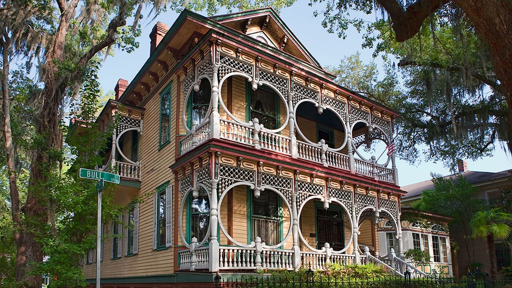 সেডার তরফে জানানো হয়েছে, লকডাউন পরবর্তী সময়ে অন্য শহর ছেড়ে যে সব প্রযুক্তি কর্মীরা সাভান্নাতে কাজ নিয়ে আসতে চাইবেন, তাঁদের প্রত্যেককে দু’হাজার মার্কিন ডলার পর্যন্ত দেওয়া হবে। ভারতীয় মুদ্রায় যা দেড় লক্ষ টাকারও বেশি।