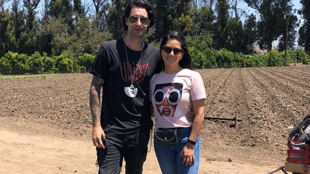 গত ১৩ মে ছিল সানি লিওনির জন্মদিন। ইচ্ছা থাকলেও অন্যান্য বারের মতো সেলিব্রেশনের উপায় এ বার নেই। তাই একটু অন্যরকম ভাবে সময় কাটানোর পরিকল্পনা করেছিলেন সানি ও তাঁর স্বামী ড্যানিয়েল ওয়েবার।