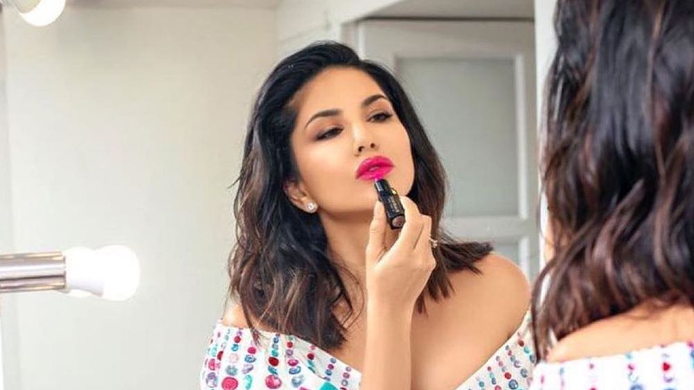 বিশ্ব জুড়ে করোনা আতঙ্কের মধ্যেও লজ অ্যাঞ্জেলসের দিনগুলি আনন্দেই কাটিয়েছেন ওই বলিউড অভিনেত্রী। সানির ছবিতেই তা স্পষ্ট।