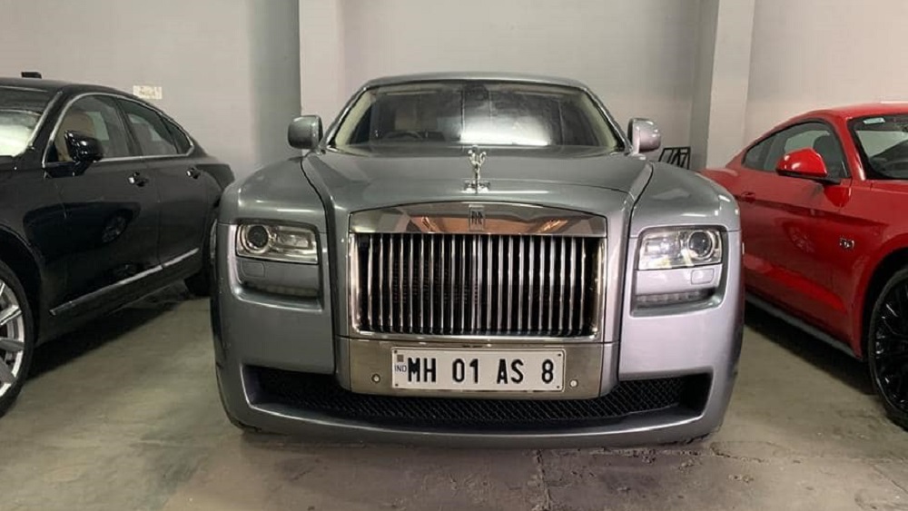 নীরব মোদীর যে রোল্‌স রয়েস গোস্ট গাড়িটি মনোজ শর্মা কিনেছেন, সেটি ২০১০ সালের মডেল। ৫ সেকেন্ডে ১০০ পর্যন্ত স্পিড তুলতে পারে গাড়িটি। ঠিক মতো যত্ন নিলে সারাজীবন চালানো যাবে সেটি।